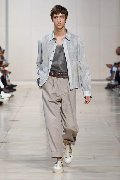 Look 17